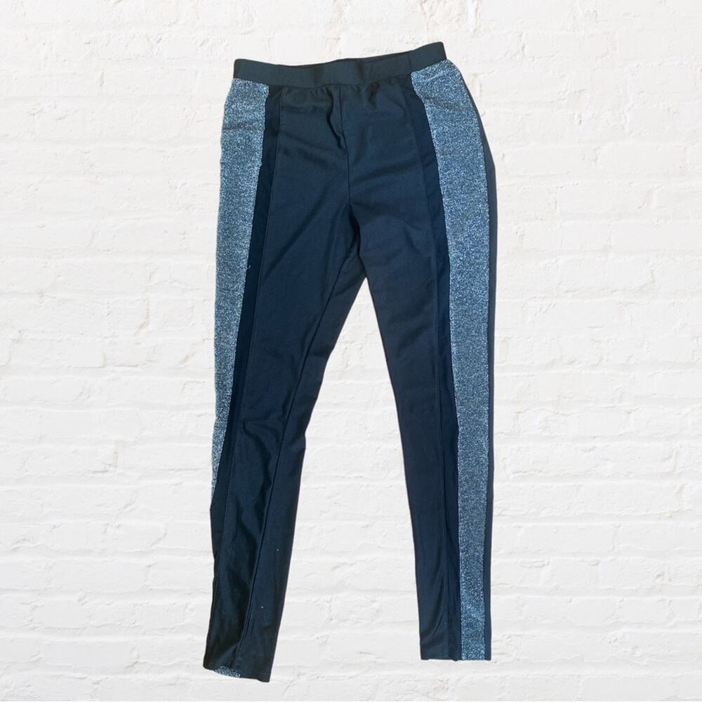 A Peach leggings with metallic silver striped side